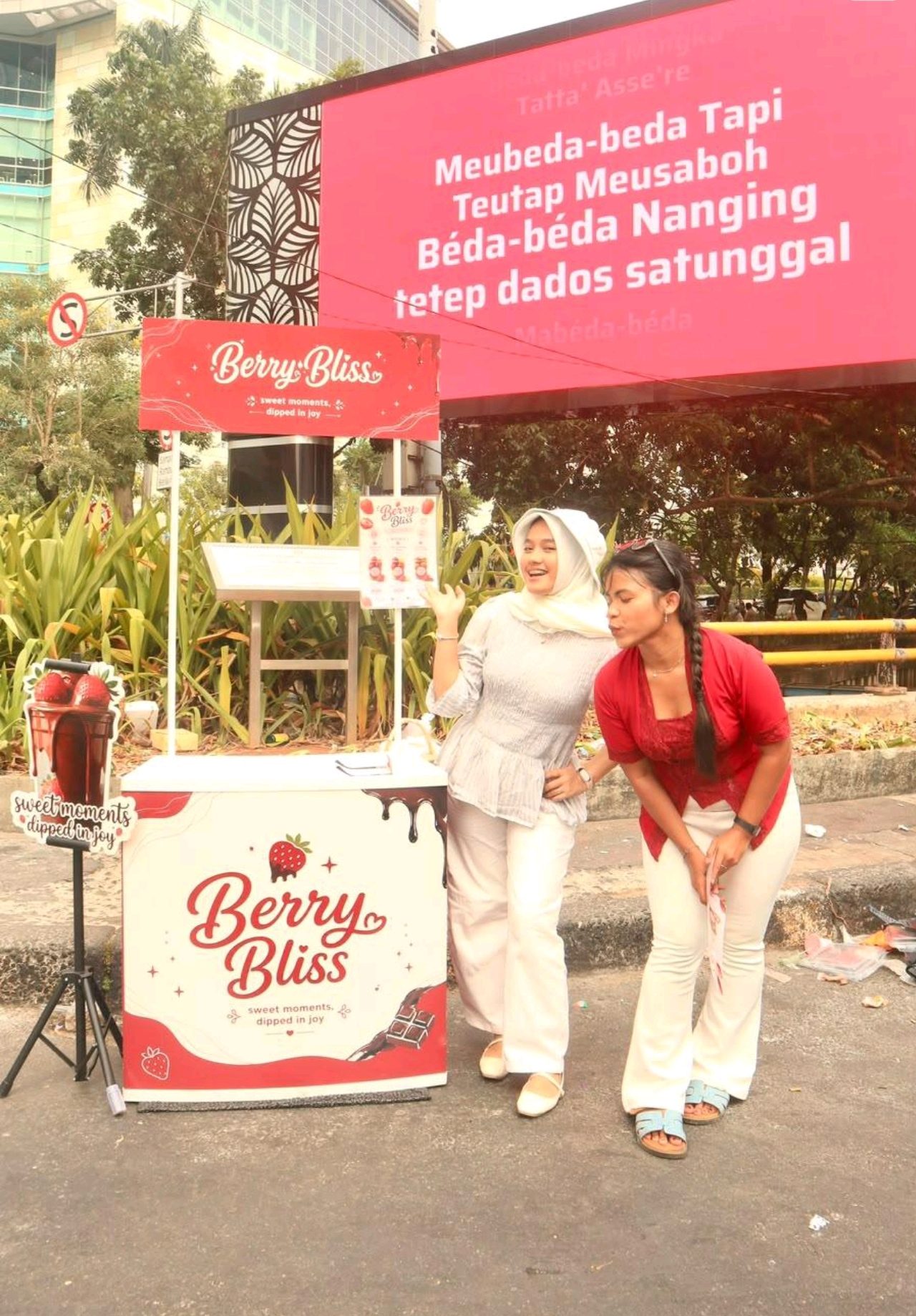 Berawal Suka Coba Tren Food Viral, Dua Sahabat 23 Tahun Rintis Bisnis.