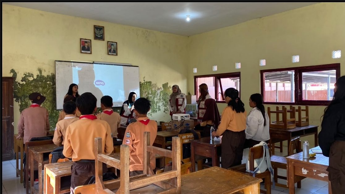 Dikira Cuma Bercanda, Mahasiswa KKN-P 27 Ajak Siswa SDN 1 Tosari Kenali Bullying