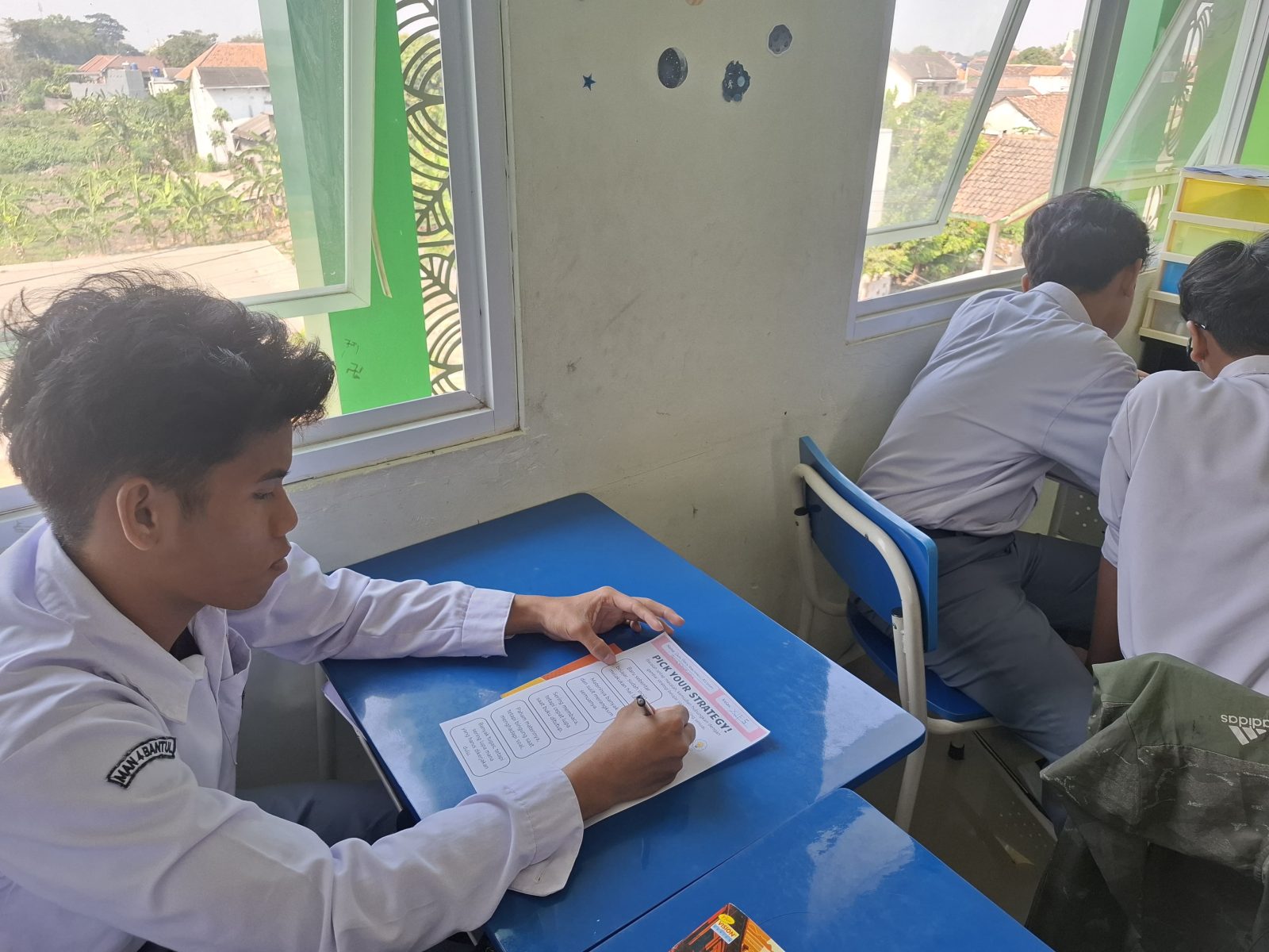 Dorong Pendidikan Berkualitas, Mahasiswa PK UNY Kenalkan Strategi Belajar Efektif kepada Siswa MAN 4 Bantul - foto 2